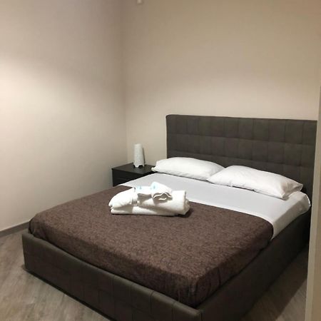 Elena Rooms Taranto Exterior foto
